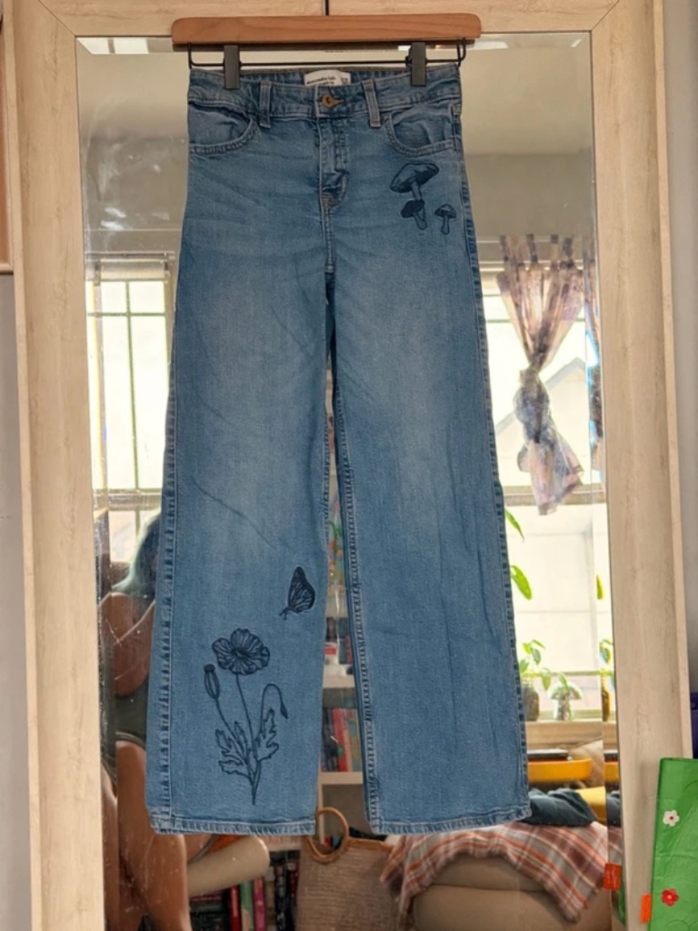 Abercrombie Kids High-Rise Wide Leg Jeans 9/10 Long Mushroom/Floral
